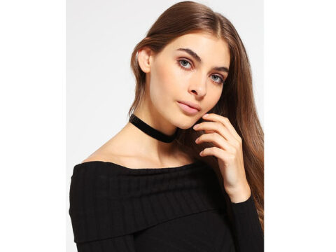 Choker: la fascetta al collo fa tendenza