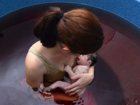 Il parto in acqua, una soddisfazione per mamma e bambino