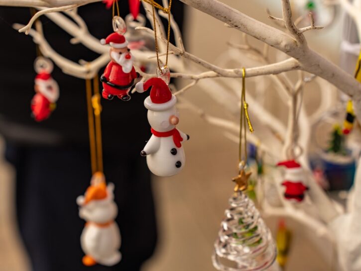 Come realizzare decorazioni in terracotta per Natale