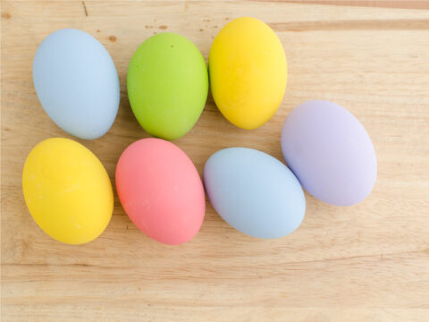 Come fare le uova colorate di Pasqua in modo naturale