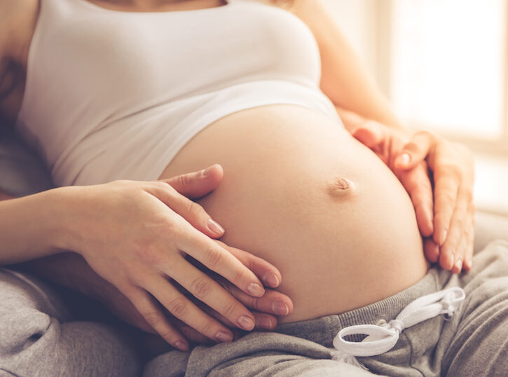 Gravidanza a rischio: come riconoscere i sintomi e cosa fare