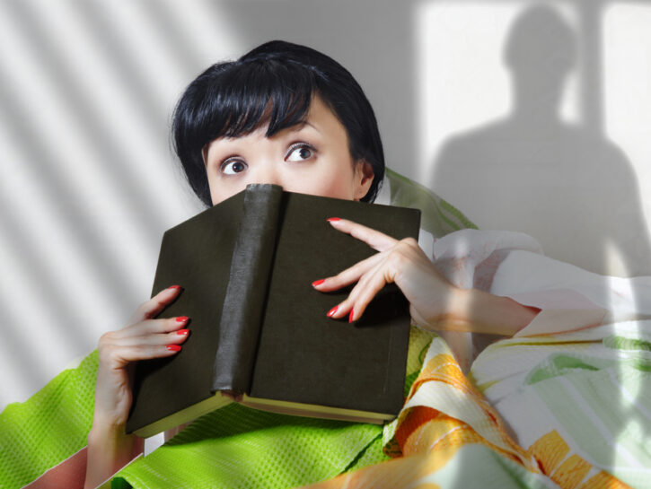 Donna libro nero thriller paura