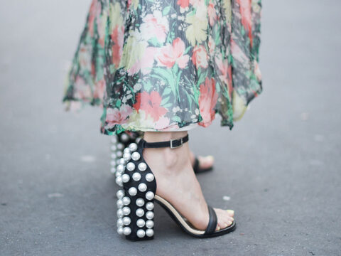 Bijoux ai tuoi piedi: i sandali gioiello effetto 'bling-bling' per l’estate 2019