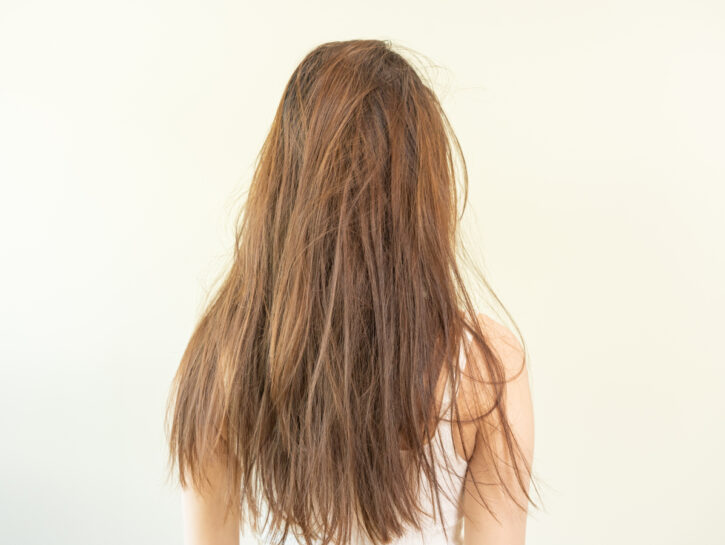 I migliori rimedi naturali per i capelli crespi