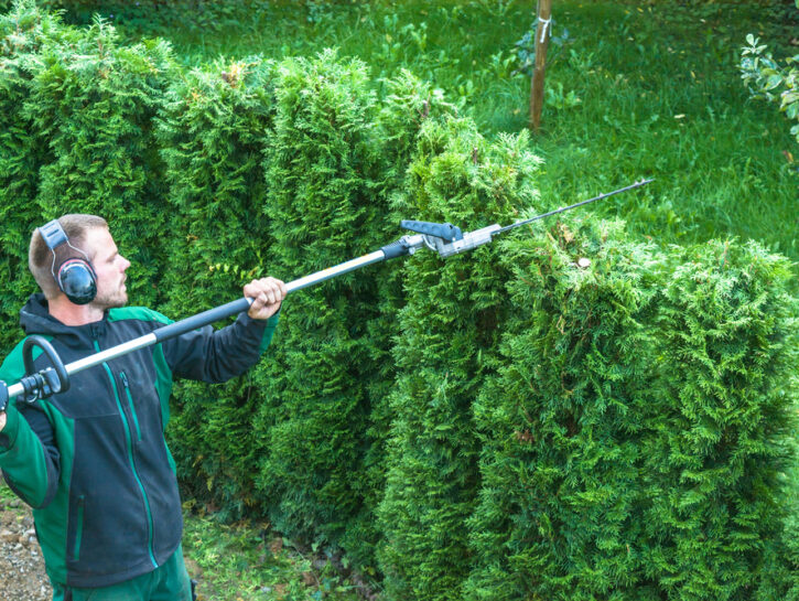 giardiniere al lavoro