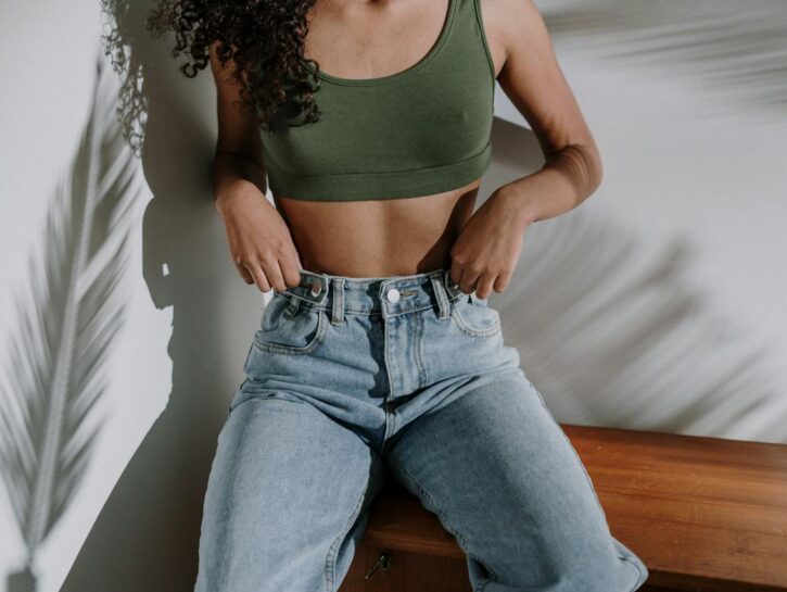 Come stringere i jeans sulle cosce
