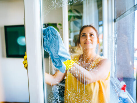Come pulire i vetri con l’ammorbidente