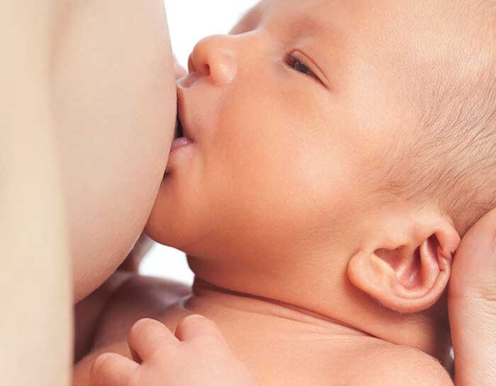 Bere al seno migliora il sistema immunitario