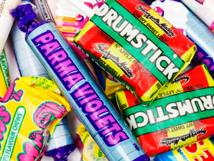 Un pacchetto di caramelle o qualcosa da mangiare
