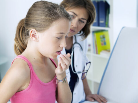 Asma allergica nei bambini: come si manifesta e cosa fare