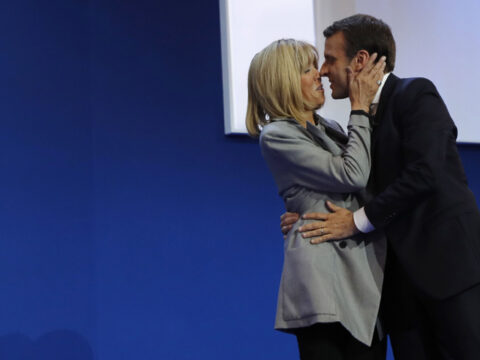 Ma tu ci credi che Macron ami la moglie Brigitte?
