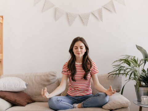 Meditare è saper vivere con se stesse: comincia a farlo a casa!