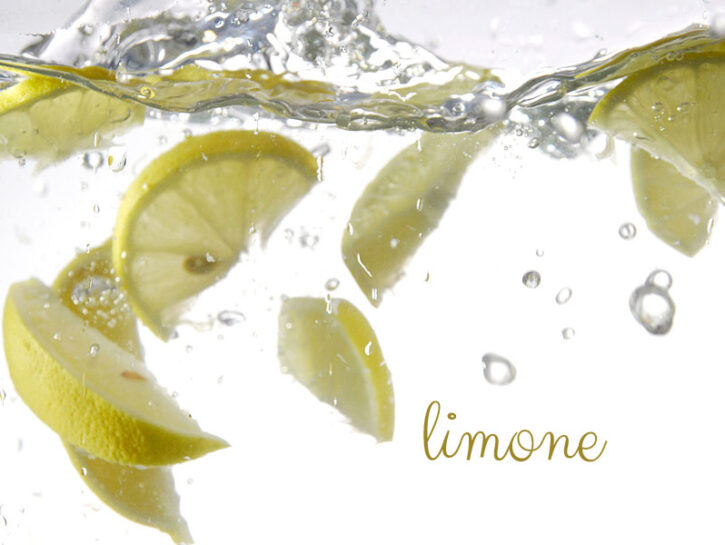 Un altro alleato naturale per la pulizia del forno è il limone! Inforna una teglia dai bordi alti c