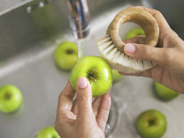 Come lavare frutta e verdura in modo naturale