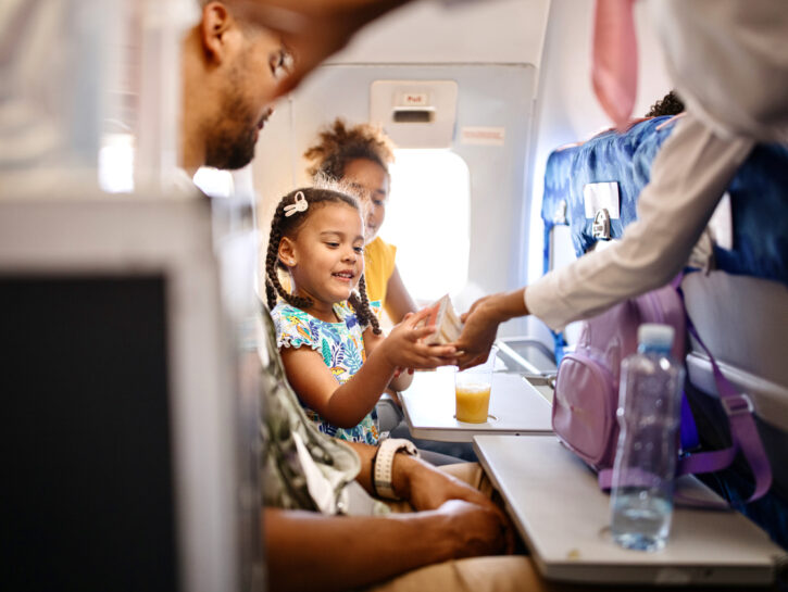 Viaggio in aereo con i bambini: tutti i nostri consigli