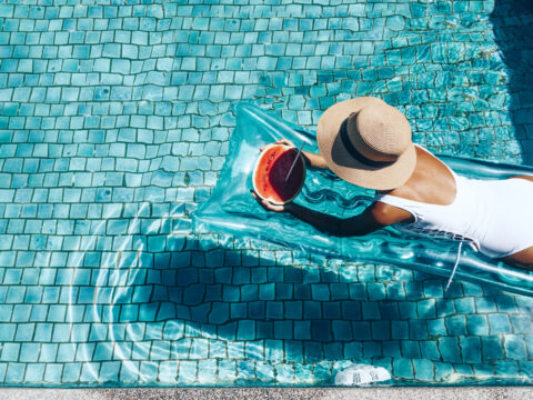 Bagno in mare dopo mangiato: sì o no?