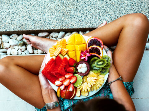 10 cibi che favoriscono l'abbronzatura proteggendo la pelle e idratandola
