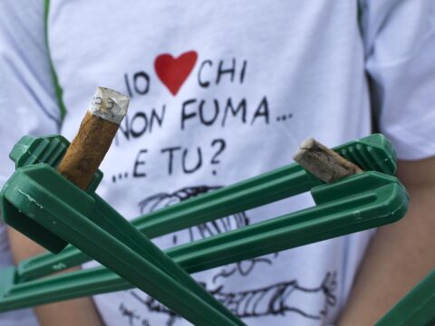 In Italia il primato dei giovani fumatori