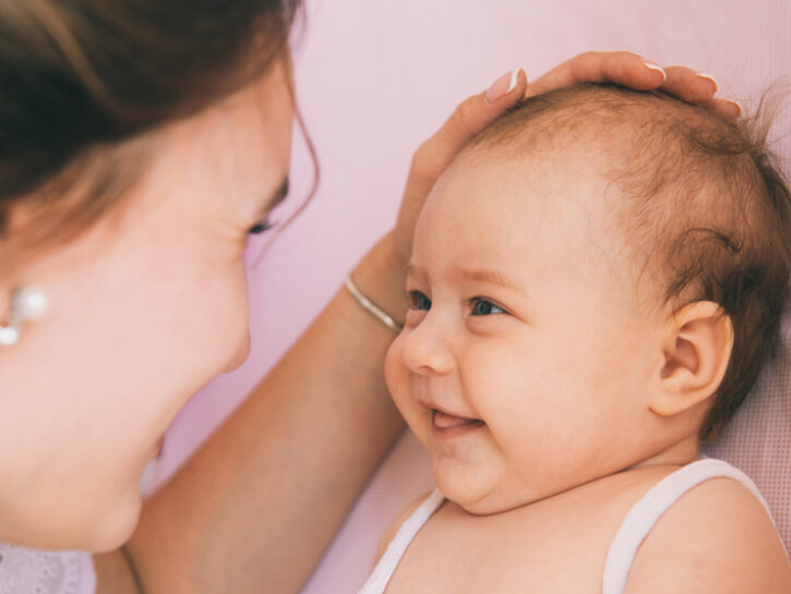 Quando iniziano a sorridere i neonati?