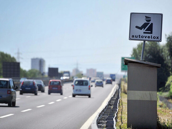 Automobili-autostrada-autovelox