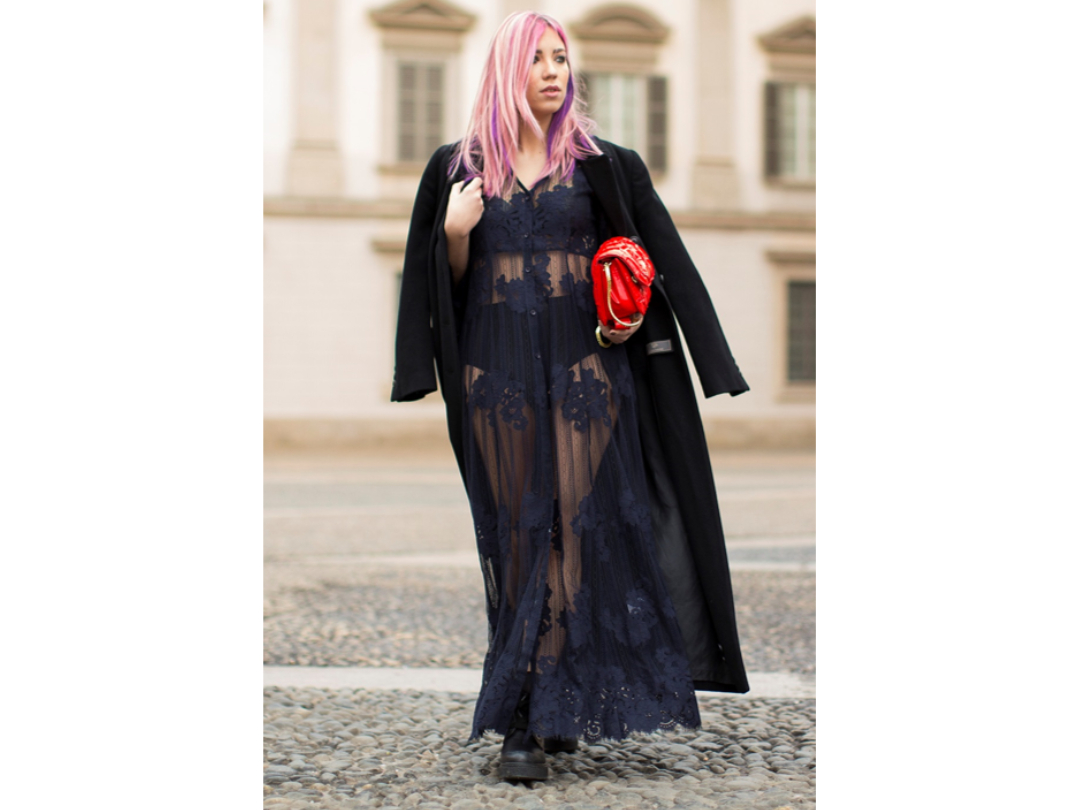 Vestiti lunghi su ragazze basse: quali scegliere per sembrare più alte -  Donna Moderna