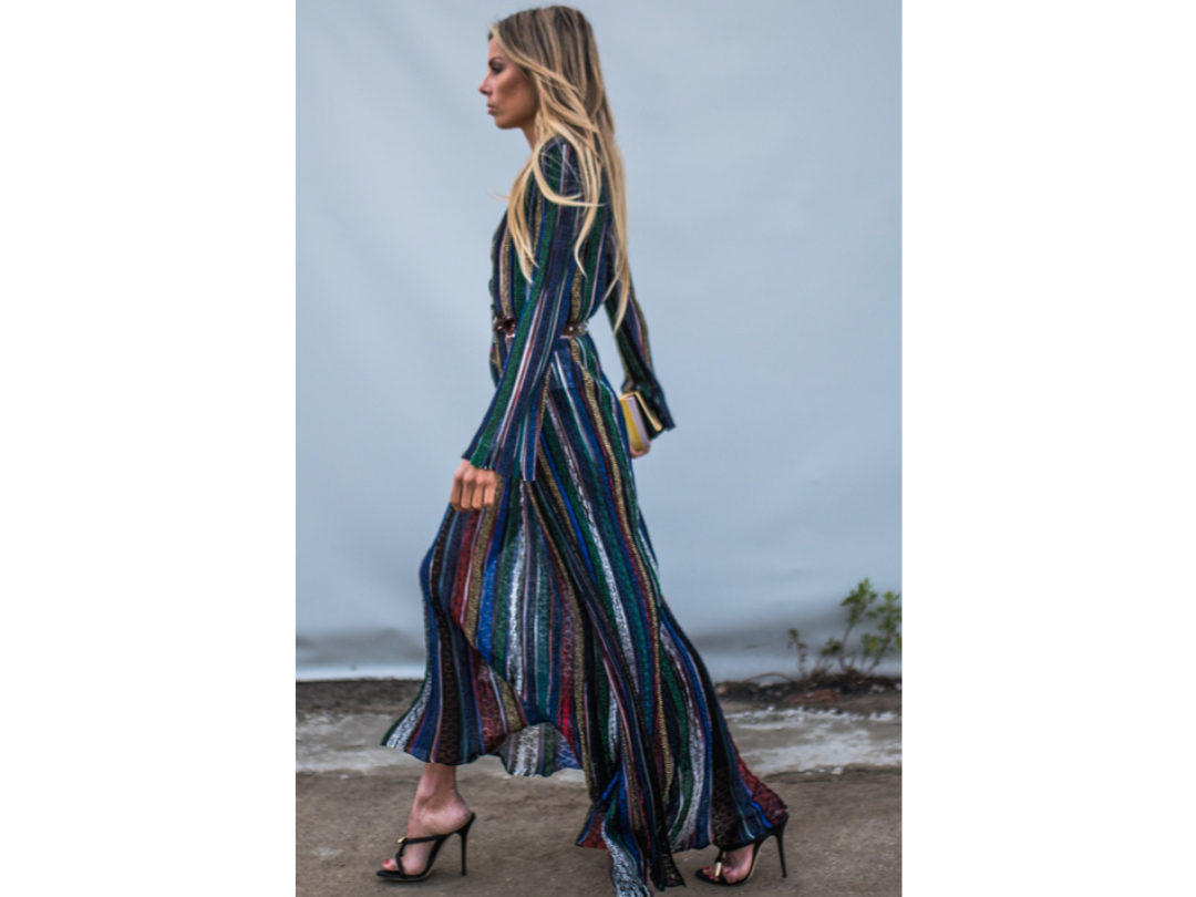 Vestiti lunghi su ragazze basse: quali scegliere per sembrare più alte -  Donna Moderna