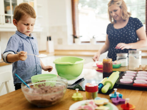 8 errori da evitare a tavola con i bambini