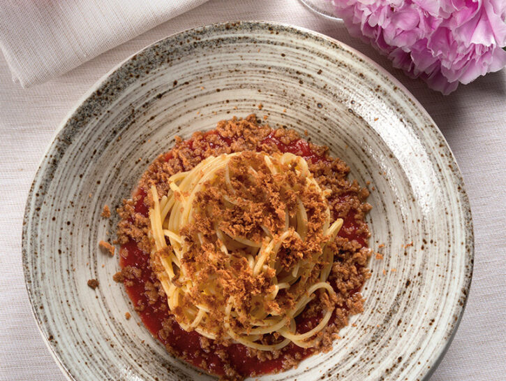 Spaghetti-freddi-al-pomodoro-crudo-e-bottarga-di-tonno-ricetta