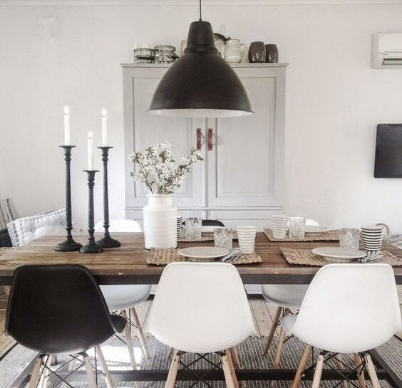 Come accostare un mobile antico in un ambiente moderno