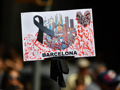 Piangiamo i morti di Barcellona, ma la paura non ci fermerà