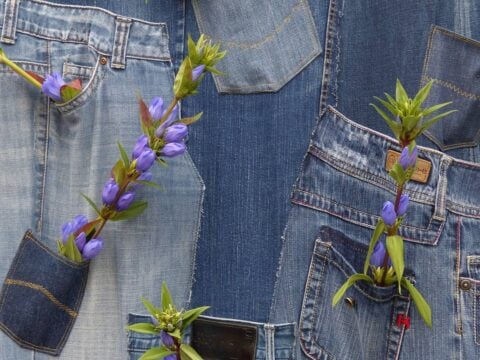 Jeans, come allargarli se sono stretti con 3 metodi