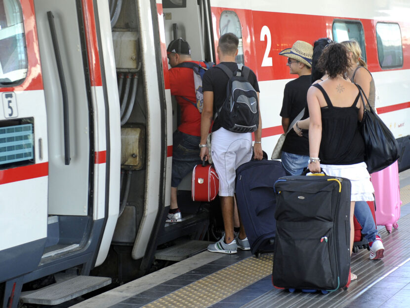 Turisti e pendolari treni
