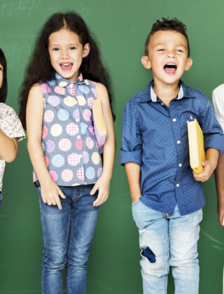 Sotto il grembiule di scuola… un outfit comodo e very cool!