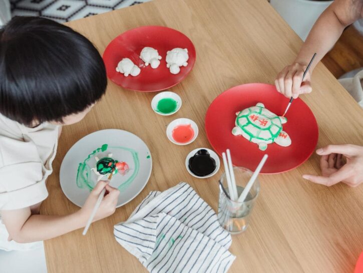 Dipingere i sassi: idee e consigli per giocare coi bambini a costo zero!