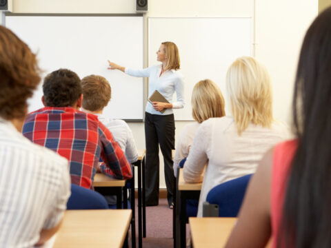 Ci vuole una legge per decidere come vestirsi a scuola?