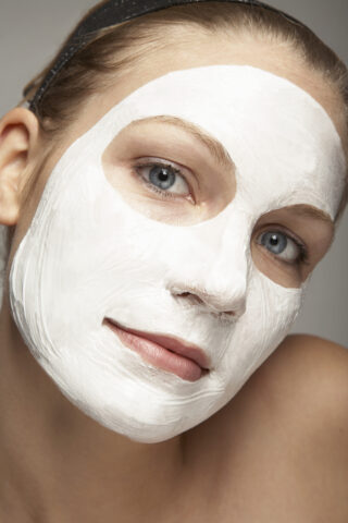 MASCHERA VISO FAI DA TEPer creare una maschera fai da te dall'effetto nutriente e lenitivo mescola i