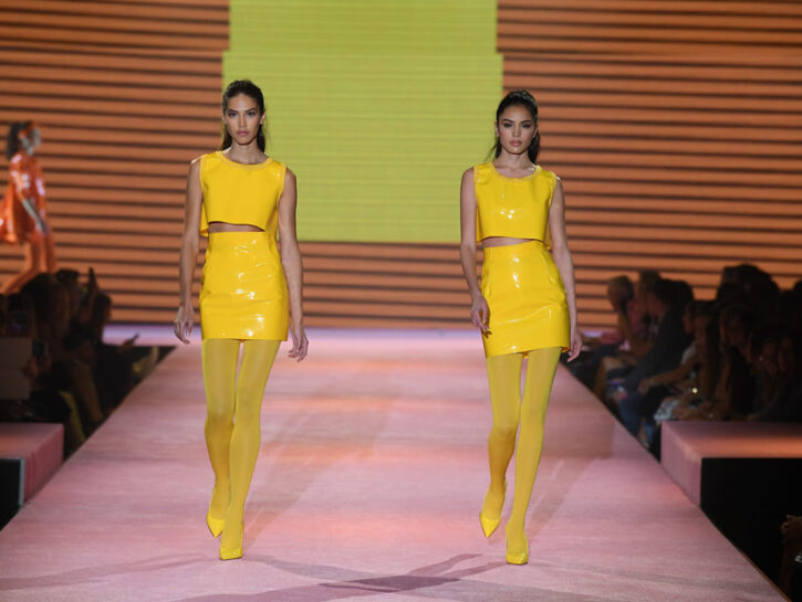 Calzedonia Leg Show: in passerella i collant di Calzedonia - Donna Moderna