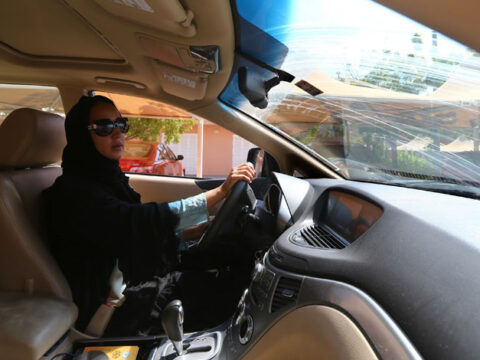 Le donne saudite potranno guidare, finalmente