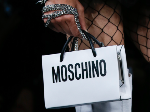 Borse Moschino: dettagli rock e note fiabesche in primavera