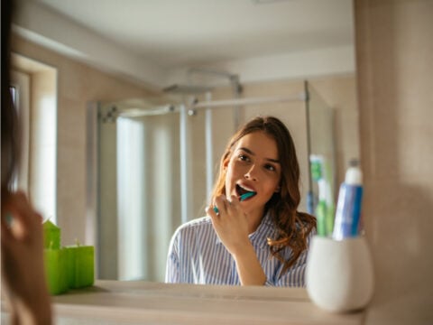 Tutti i metodi naturali per un sorriso sano e bello