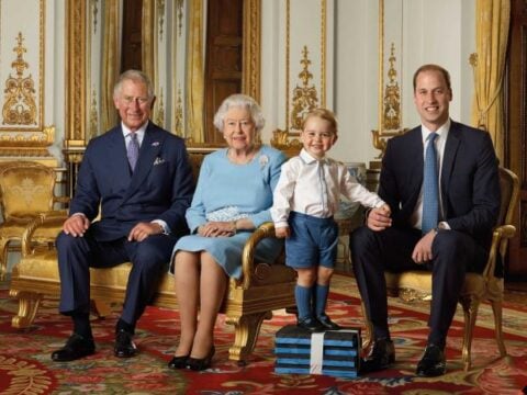 I cibi che la Regina (Carlo, William e George) non possono assaggiare fuori dal Palazzo