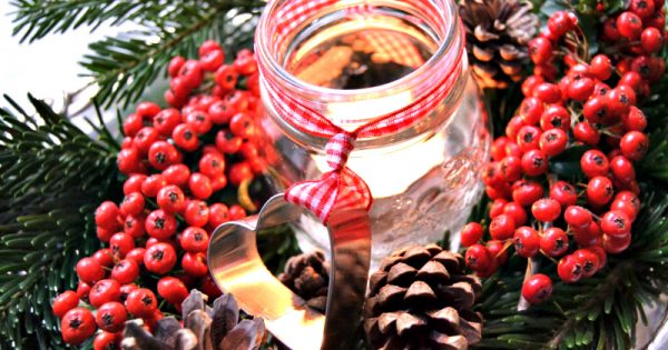 Biscotti Di Natale Effetto Vetro.Decorazioni Natalizie Fai Da Te Con Le Formine Per Biscotti Donna Moderna