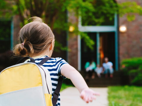 Non tutti possono accompagnare i figli a scuola