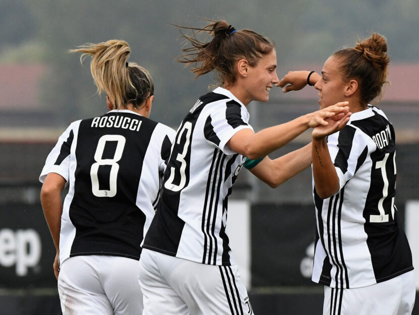 Le giocatrici della Juventus esultano dopo un gol durante il derby di Coppa Italia contro il Torino