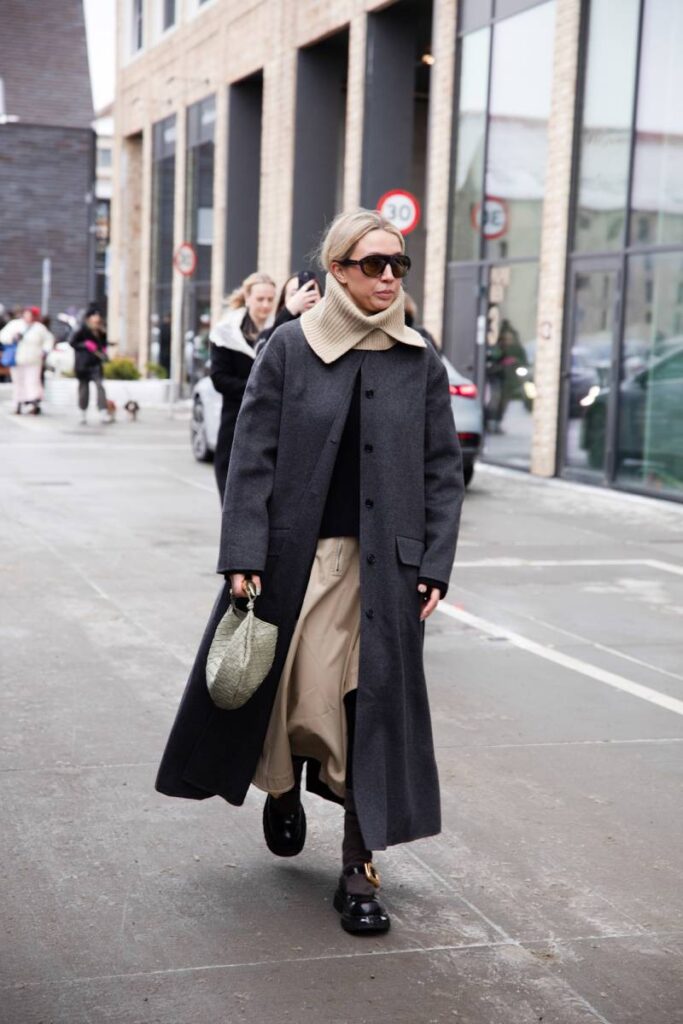 come indossare il cappotto grigio inspo look in abbinamento al beige