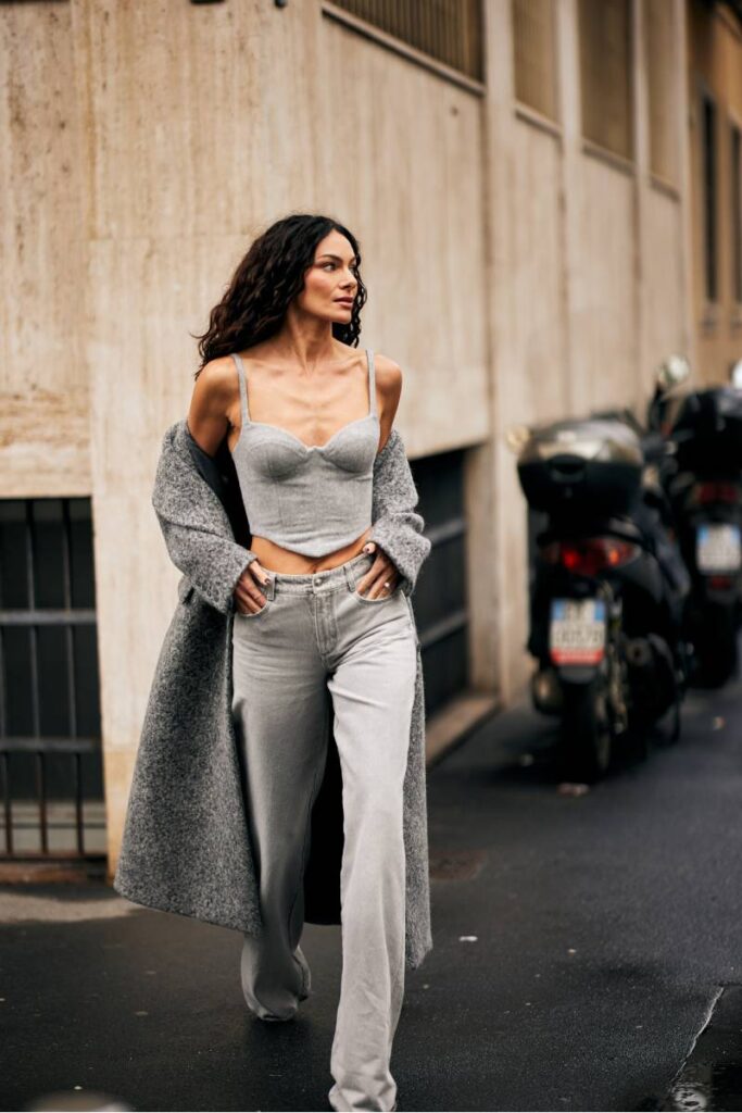 total look grigio con cappotto melange