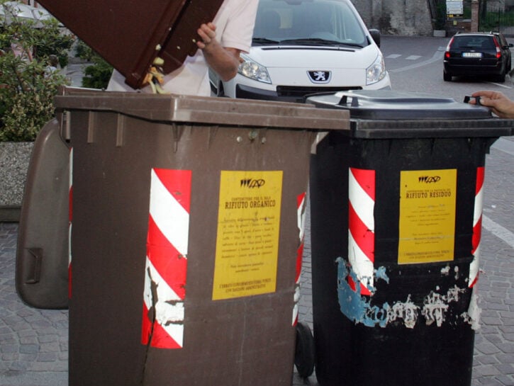 Bidoni rifiuti città