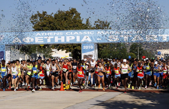 Gli atleti al via della Maratona di Atene del 2010 (Maratona)