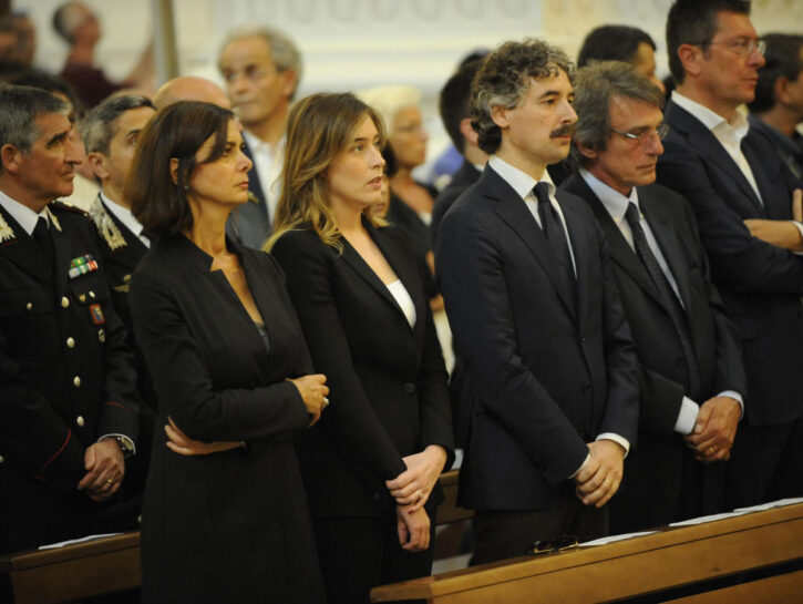 «Boldrini e Boschi ai funerali di Totò Riina» La foto girata sui social e “datata” ai funeral
