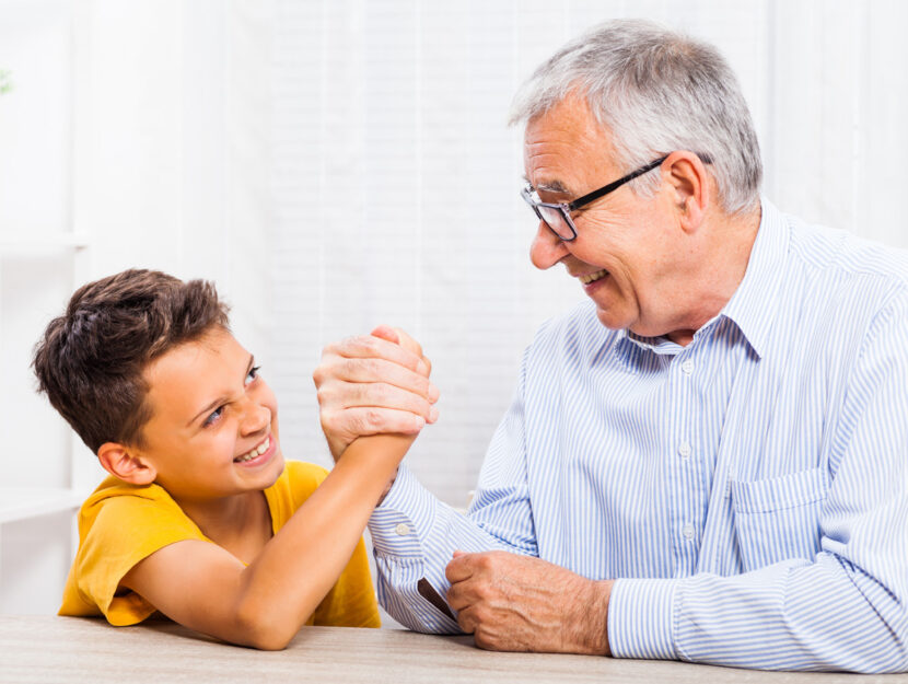 Nonno nipote braccio di ferro